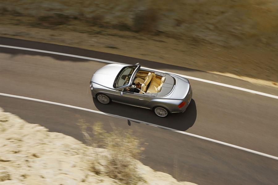  Bentley Continental GT Convertible 2011 года  (фото 16 из 37)